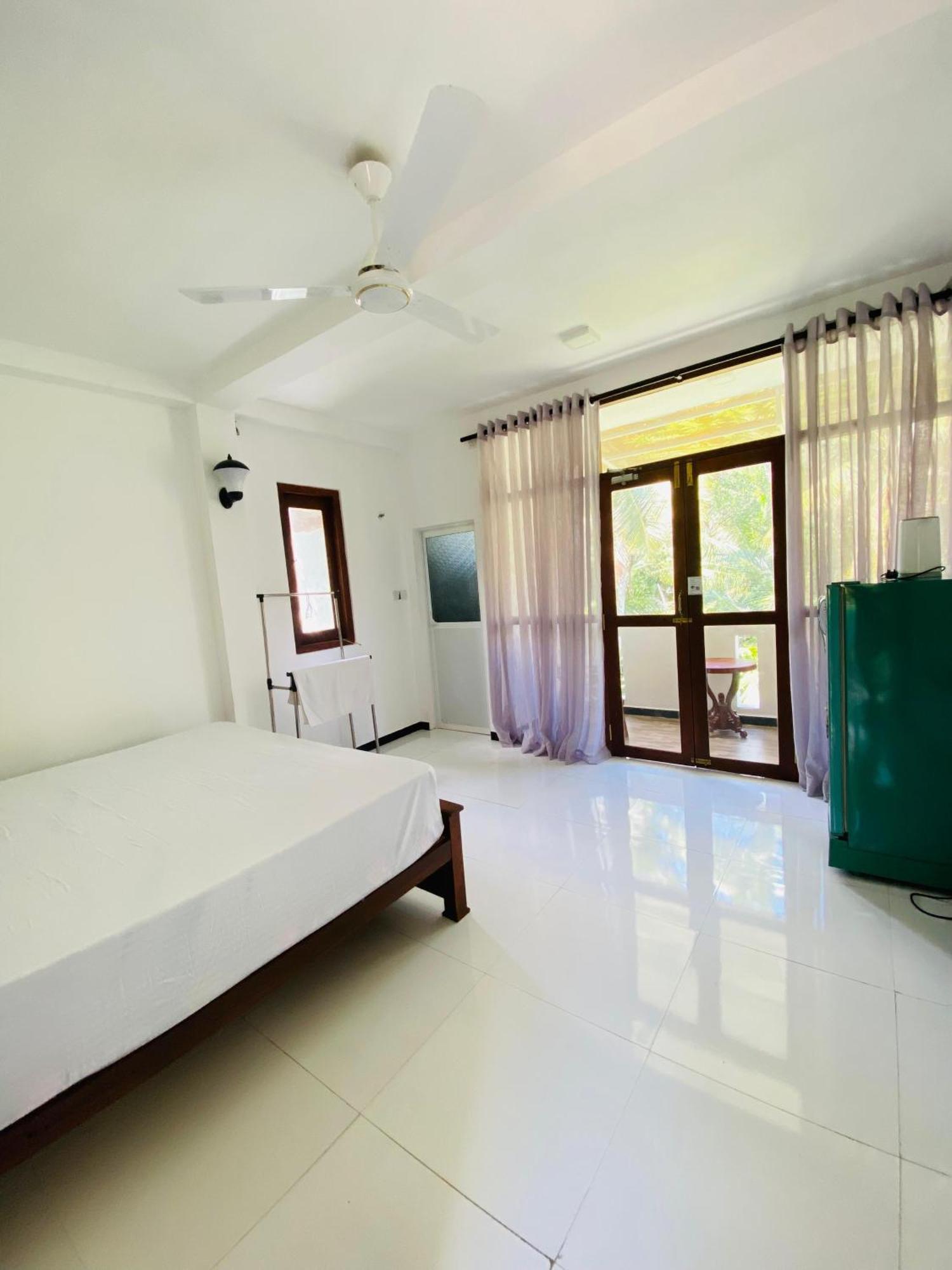 Hotel Navora Hikkaduwa Zimmer foto